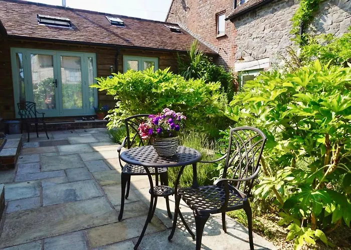 Nest Holiday Hideaway Wren Cottage-Beautiful Location In The Long Mynd Area Of Outstanding Natural Beauty- Whirlpool Jacuzzi Bath!